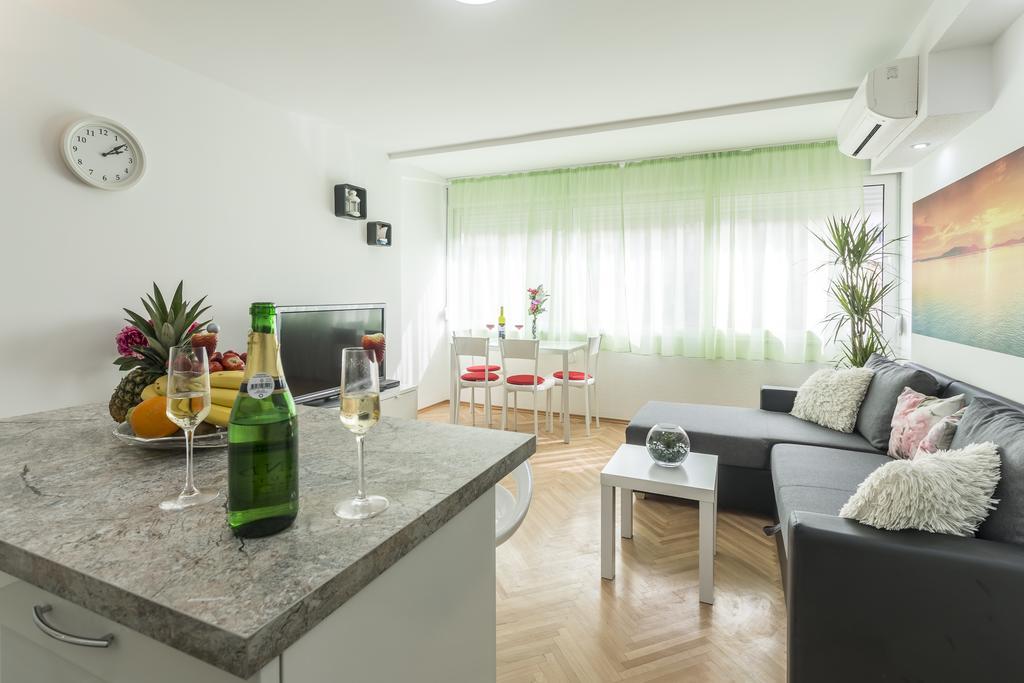 Apartment Petro Oldtown สปลิท ภายนอก รูปภาพ