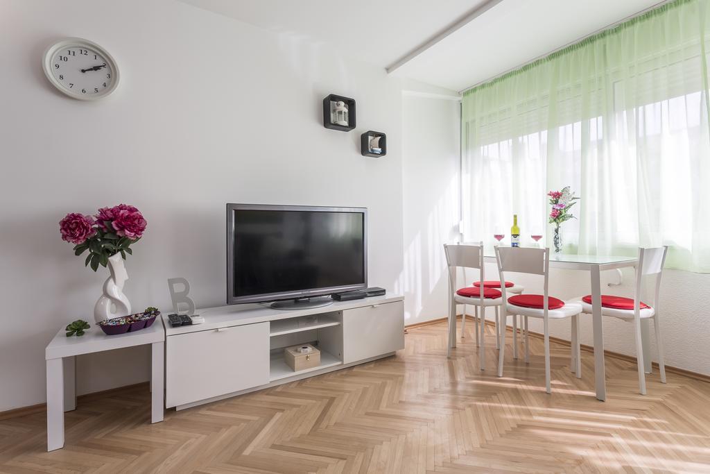 Apartment Petro Oldtown สปลิท ภายนอก รูปภาพ