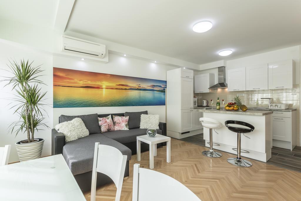 Apartment Petro Oldtown สปลิท ภายนอก รูปภาพ