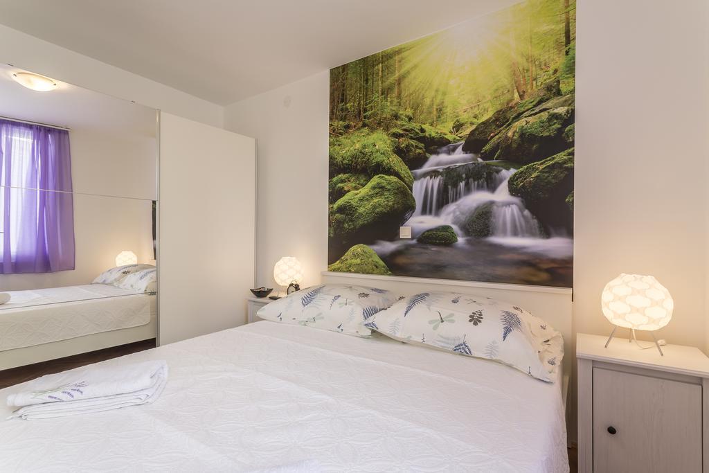 Apartment Petro Oldtown สปลิท ภายนอก รูปภาพ
