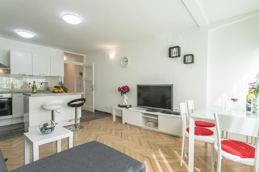 Apartment Petro Oldtown สปลิท ภายนอก รูปภาพ